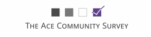 Logo aus vier quadratischen Kästchen in schwarz, grau, weiß und lila. Im lilanen Kästchen ist ein Häcken. Darunter steht "The Ace Community Survey"